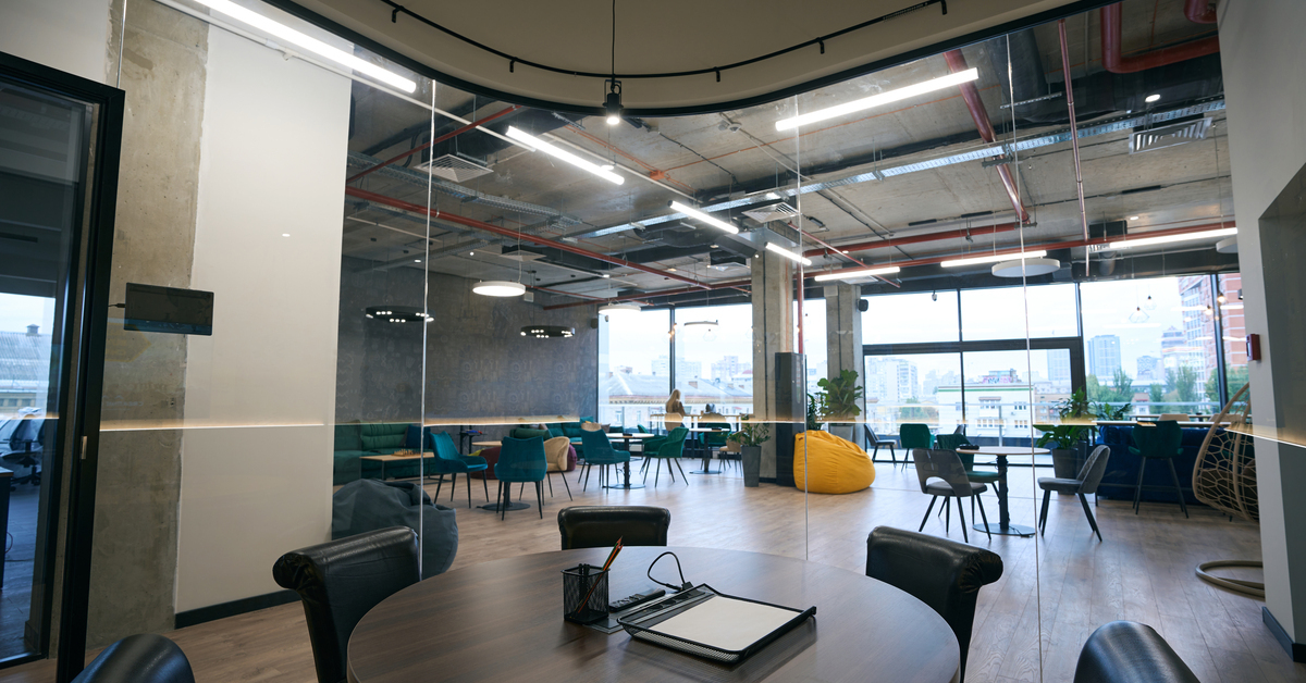 Cómo lavar muebles de oficina